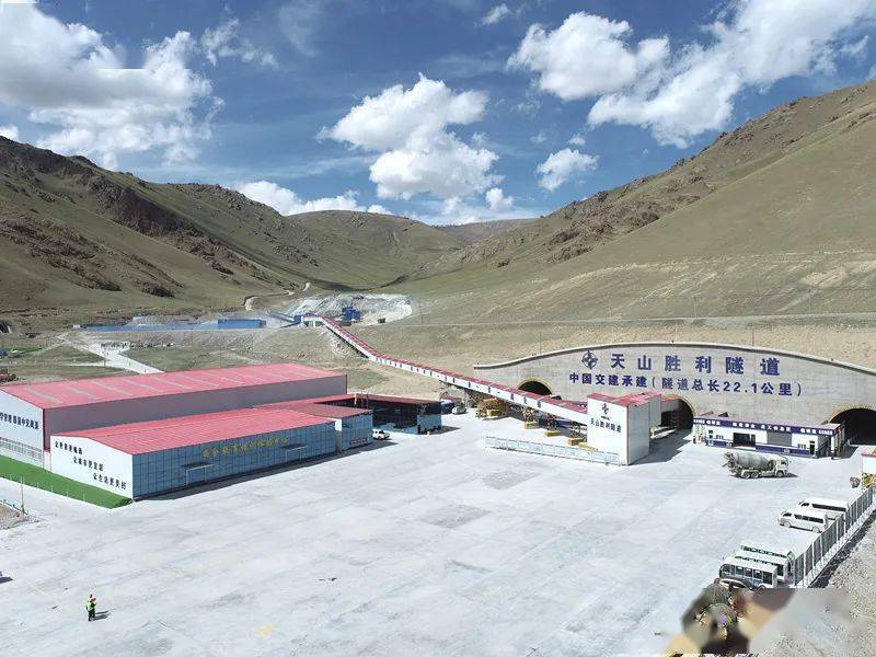 通往新疆的列车(图1)